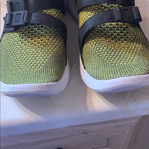 Woman’s Nike Air - Slide Ons Size 9 - Picture 4 of 5